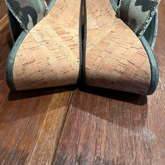 Chocolat Blu Camo Wild Two Strap Criss Cross Wedge Sandal Shoe Size 6 - Picture 4 of 8